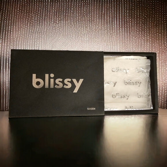 Blissy 100% Mulberry Silk Pillowcase - White - Queen New in Box - Picture 2 of 4